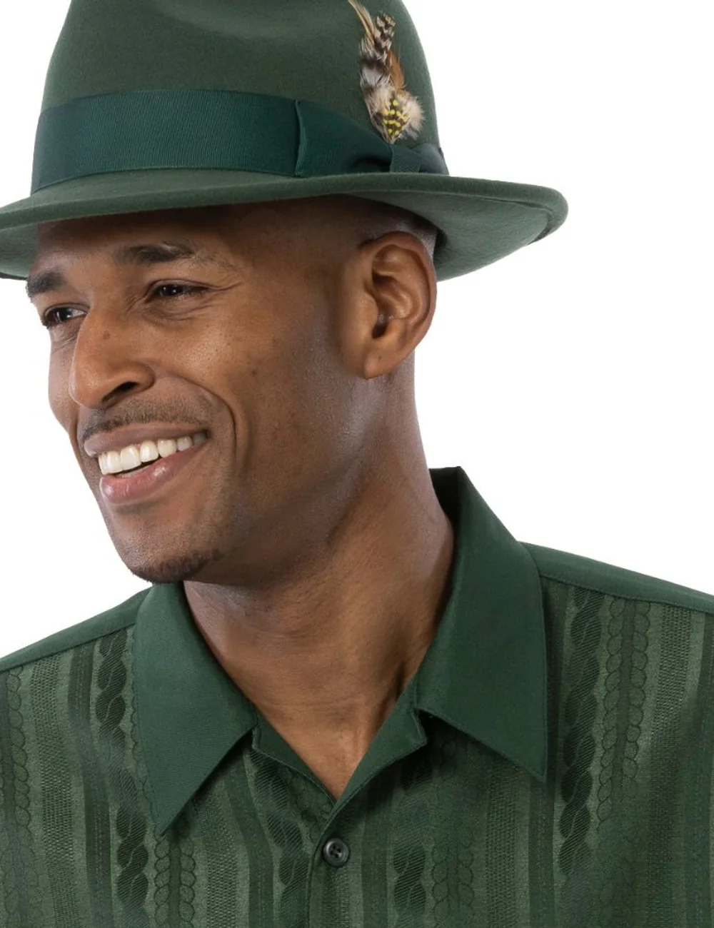 Green open-collar Fall Winter 2026 walking suit with green hat
